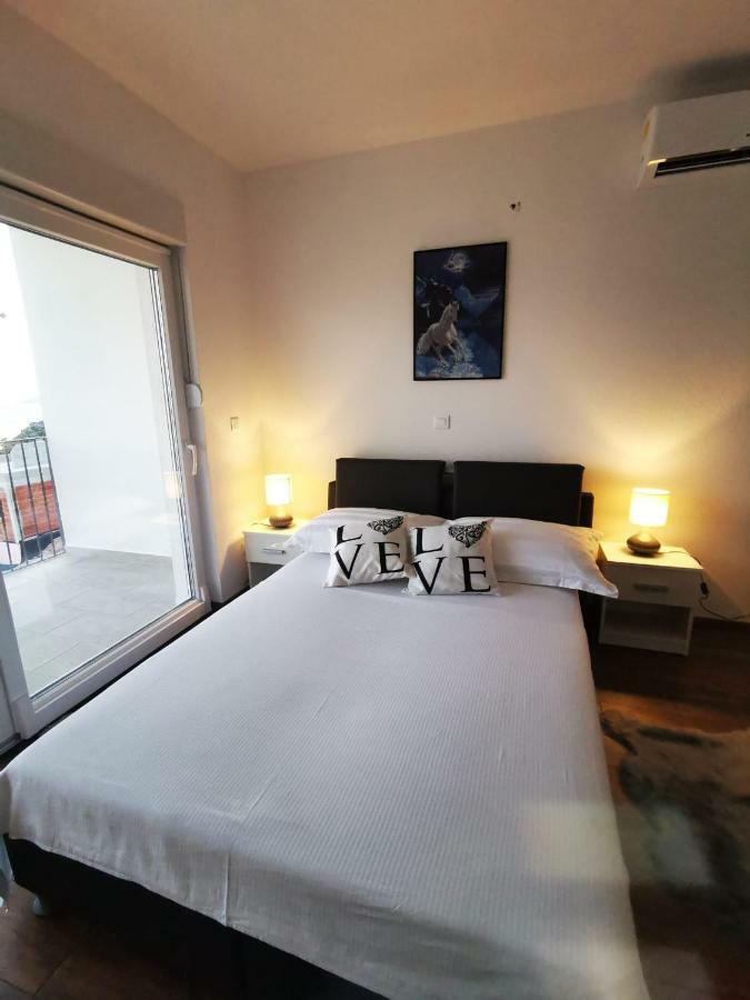 Charming studio - apartment Makarska Exterior foto
